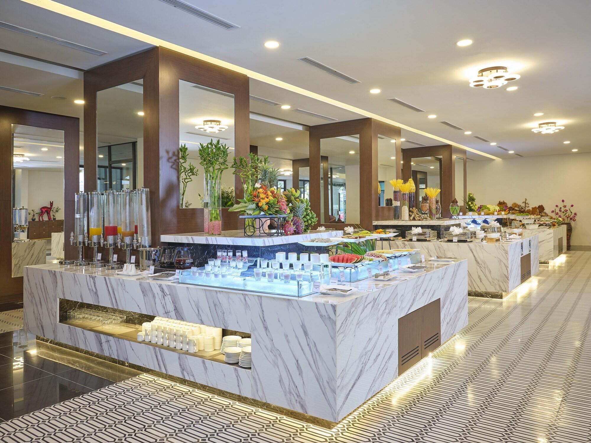 Senna Hue Hotel Exterior foto The buffet at the hotel