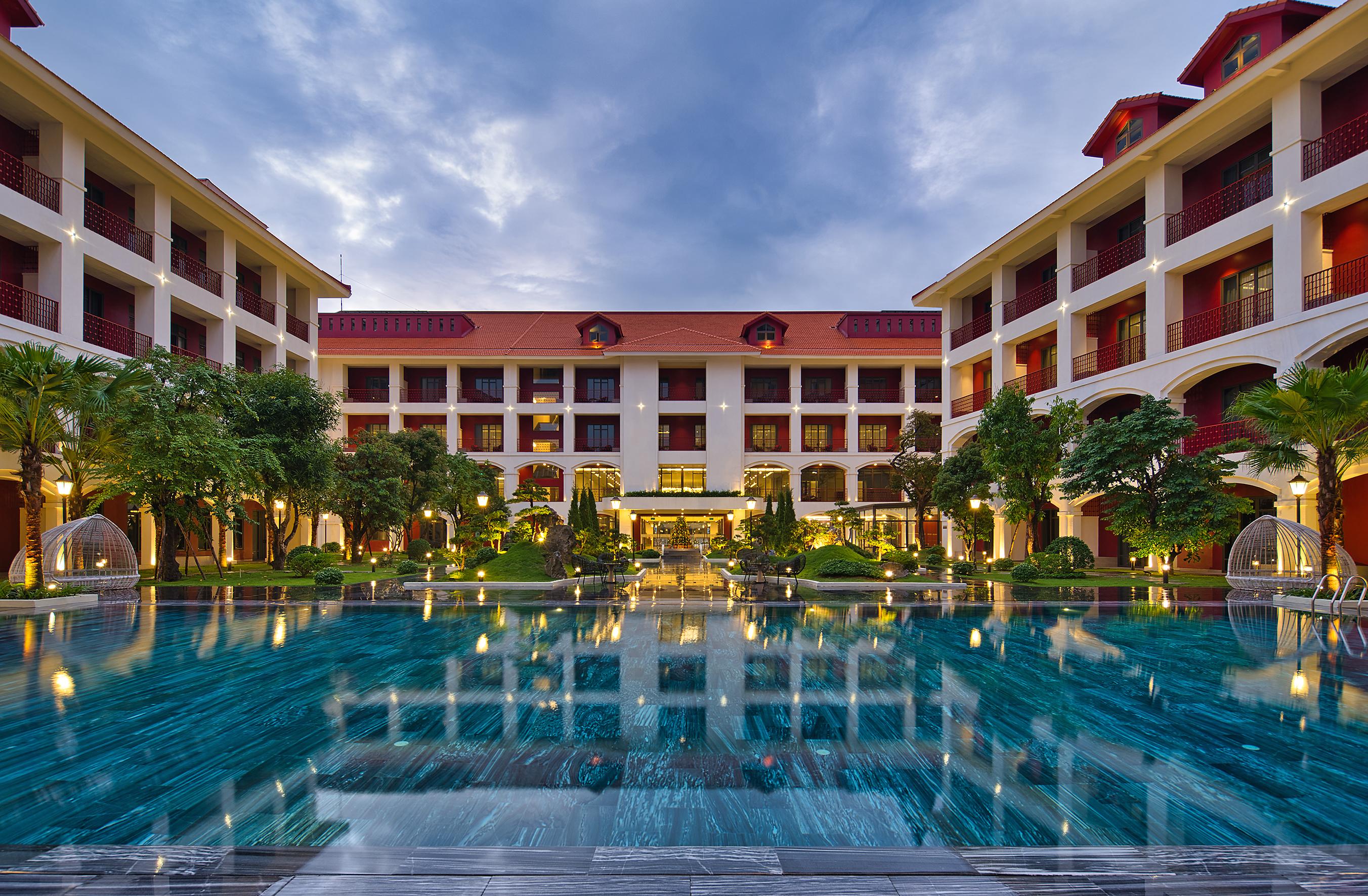 Senna Hue Hotel Exterior foto The hotel's main pool