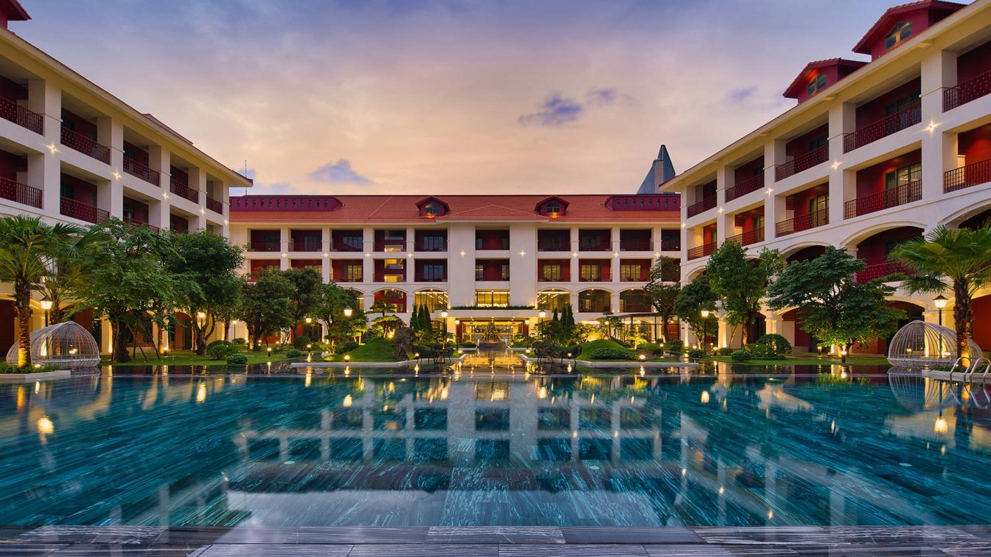 Senna Hue Hotel Exterior foto The Royal