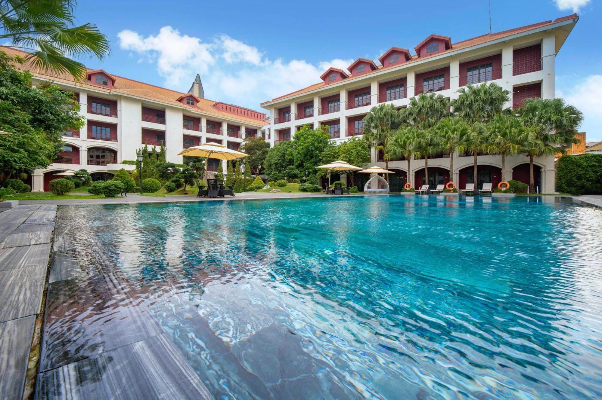 Senna Hue Hotel Exterior foto The Royal