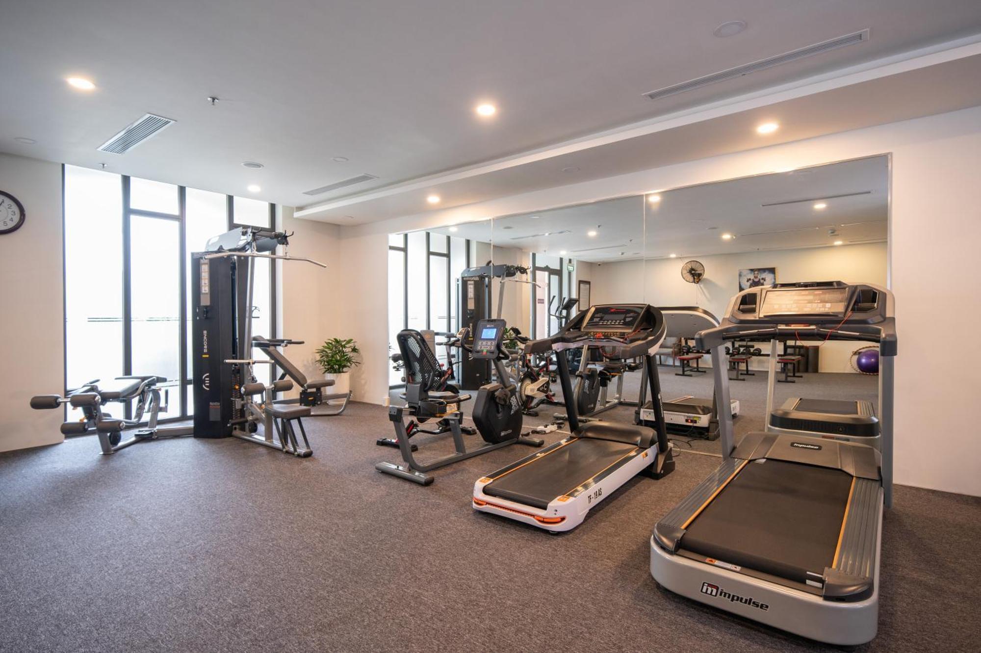 Senna Hue Hotel Exterior foto A gym in a hotel