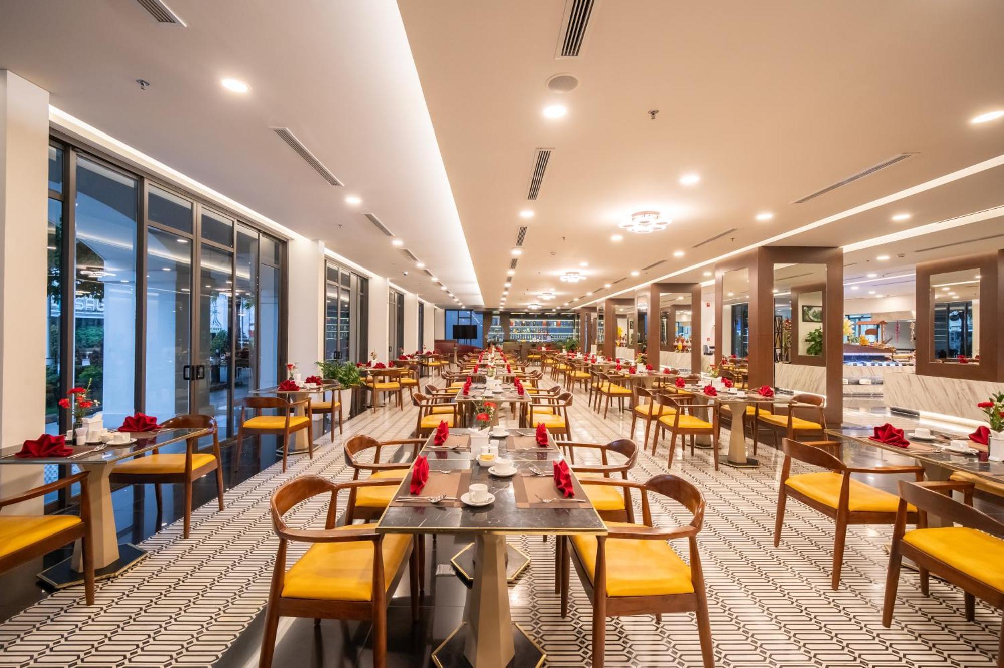 Senna Hue Hotel Exterior foto The restaurant