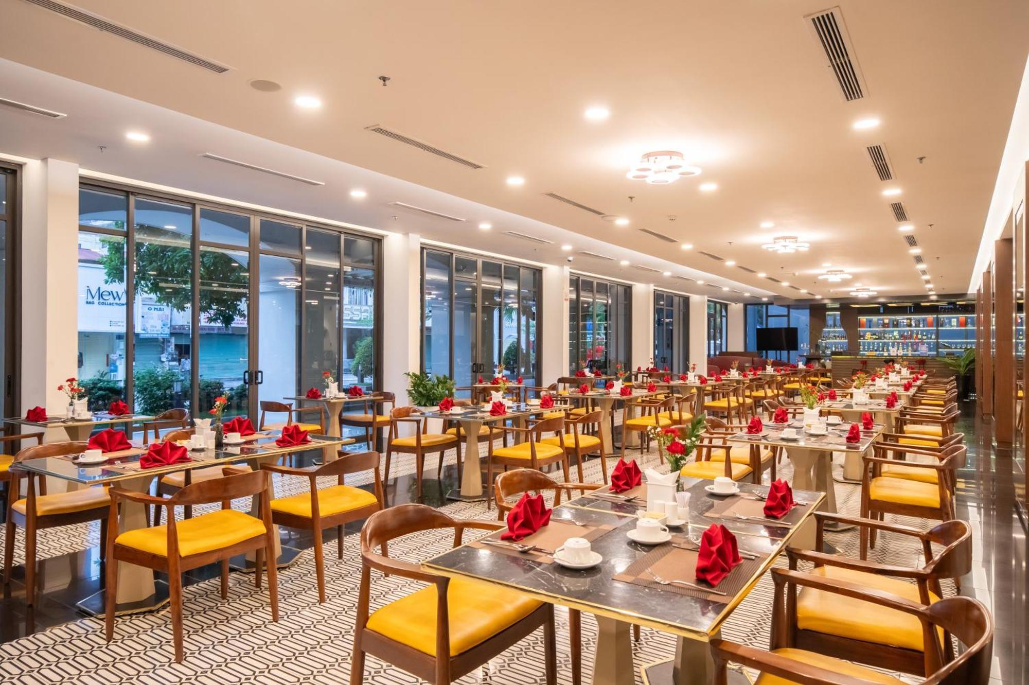 Senna Hue Hotel Exterior foto The restaurant