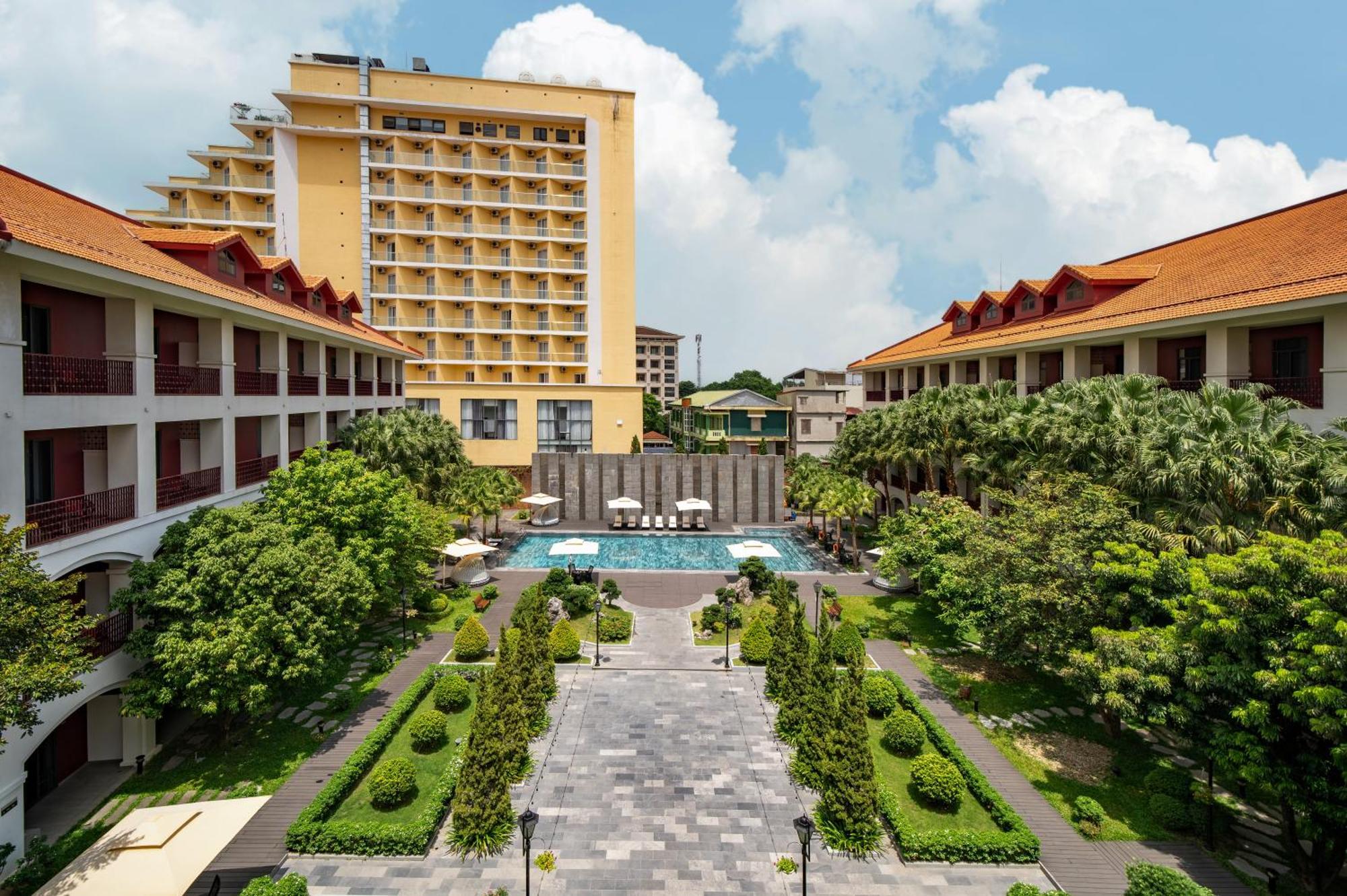 Senna Hue Hotel Exterior foto The hotel's main building