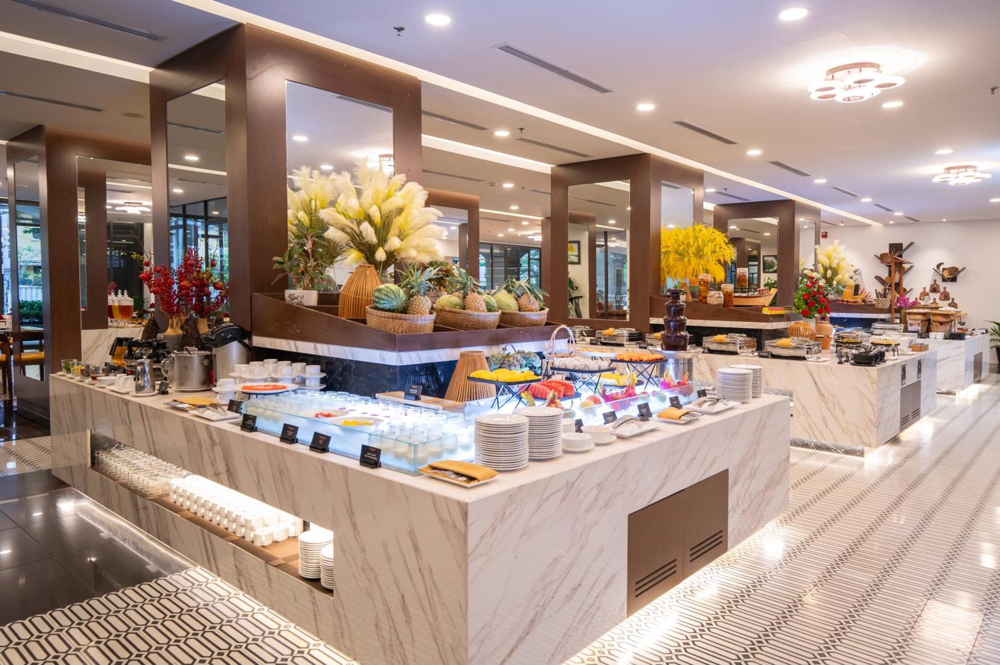 Senna Hue Hotel Exterior foto The buffet at the hotel