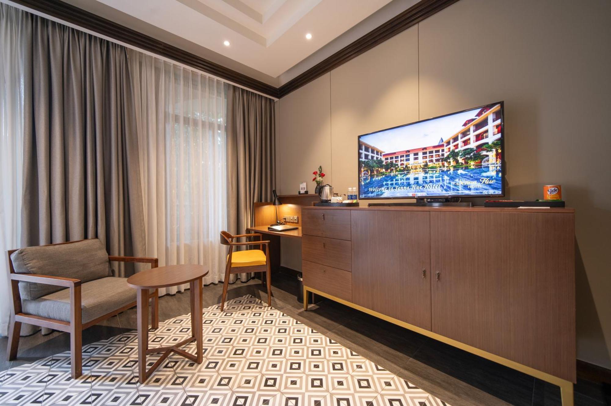 Senna Hue Hotel Exterior foto A room at the hotel
