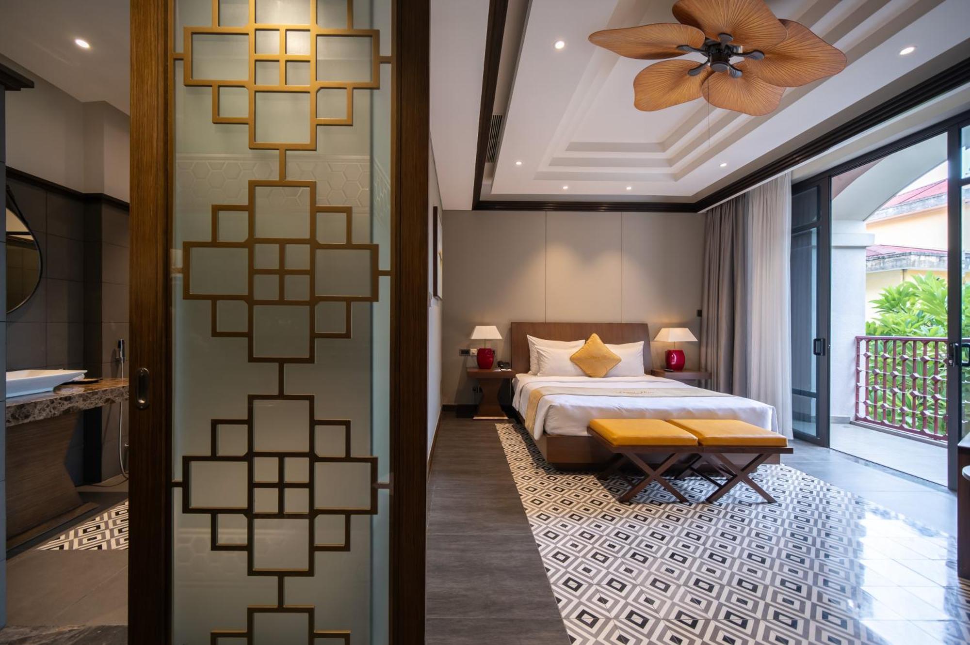 Senna Hue Hotel Exterior foto A bedroom at the hotel